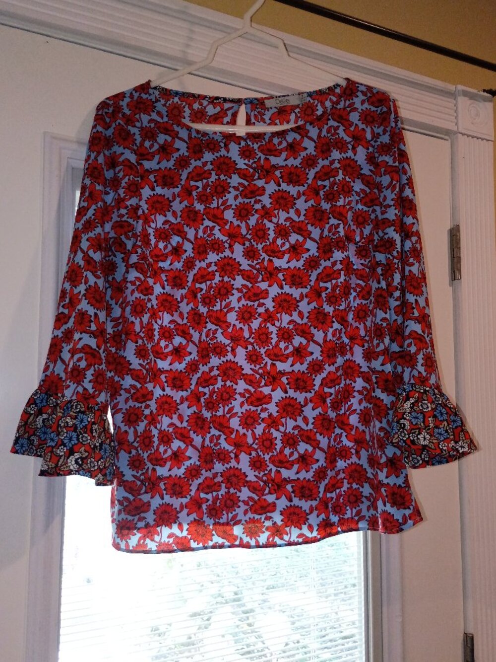 Dalia Boho Top Sz M Red Floral Print on Periwinkle Blue With Contrasting Sleeves